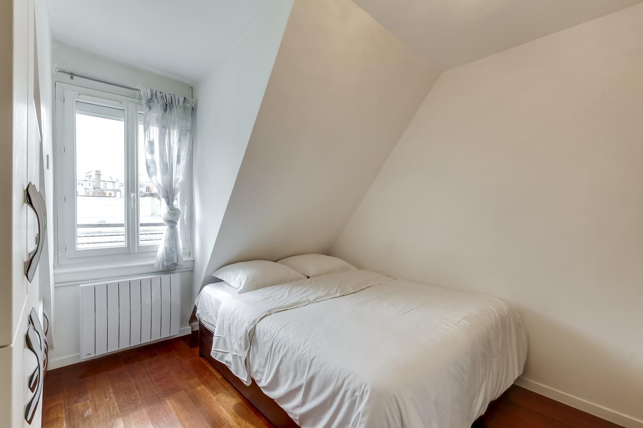 Private Apartment - Rue Cler - Eiffel Tower View * Paris