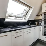 Private Apartment - Rue Cler - Eiffel Tower View