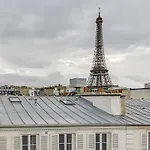 Private Apartment - Rue Cler - Eiffel Tower View