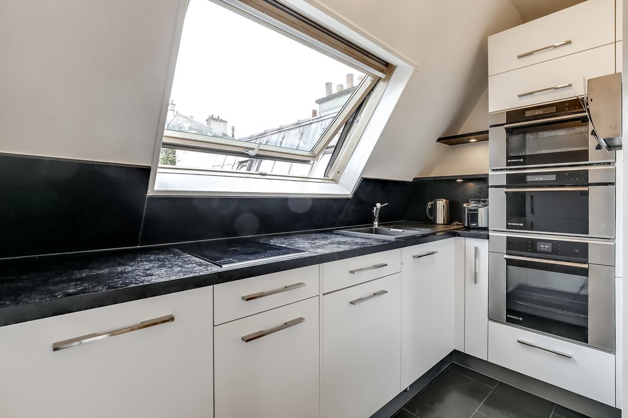 Private Apartment - Rue Cler - Eiffel Tower View Apartment Paris