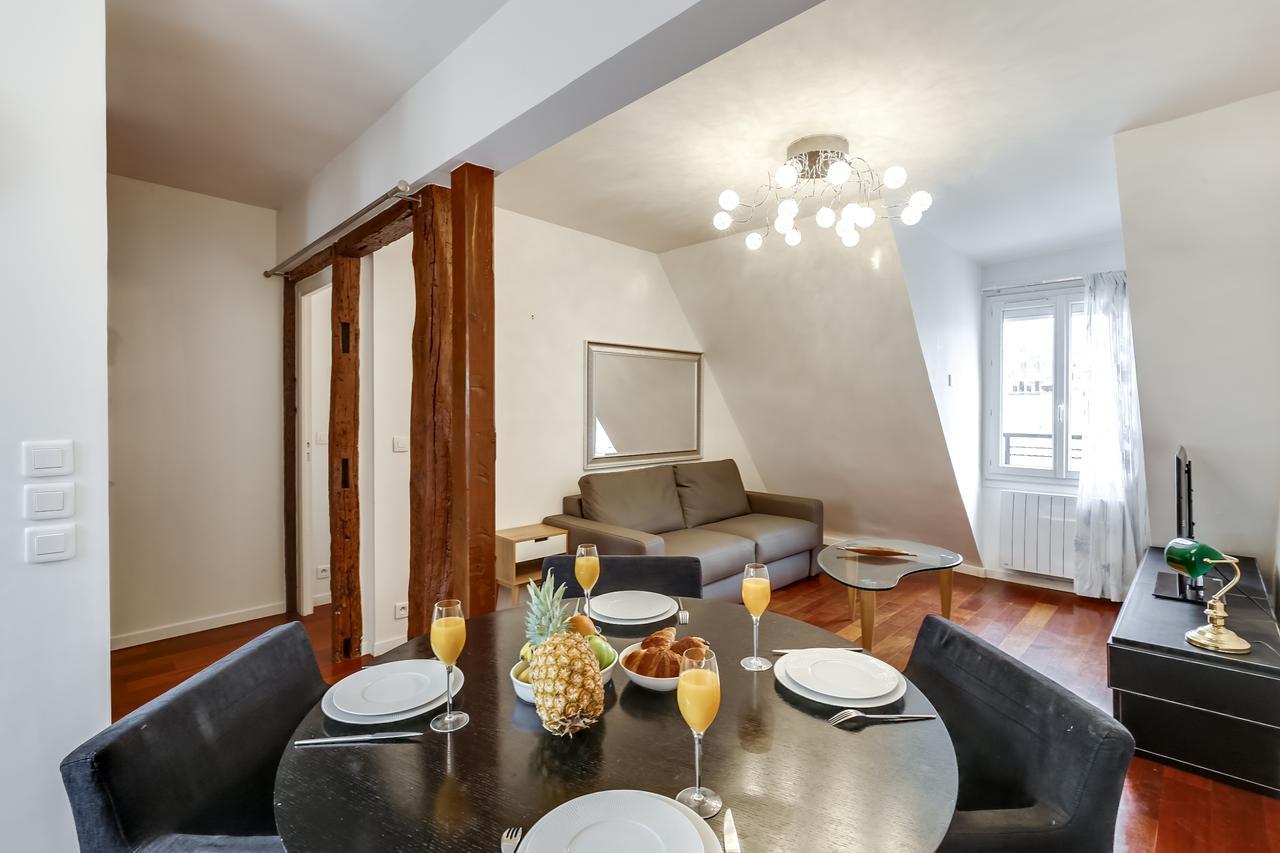 Private Apartment - Rue Cler - Eiffel Tower View