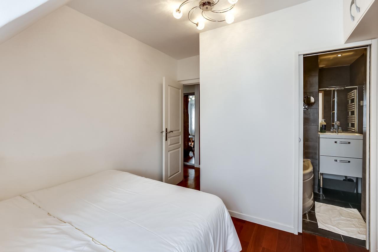 Apartment Private Apartment - Rue Cler - Eiffel Tower View Paris