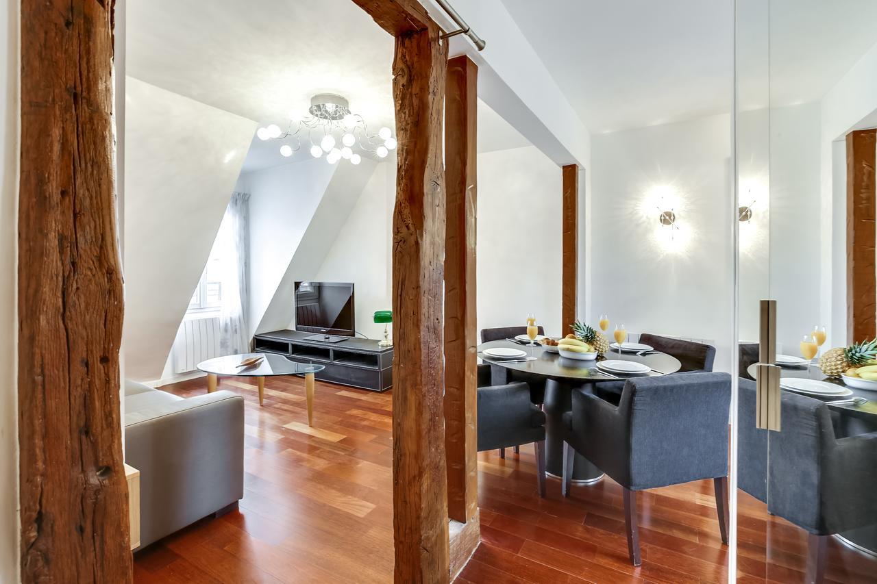 Private Apartment - Rue Cler - Eiffel Tower View
