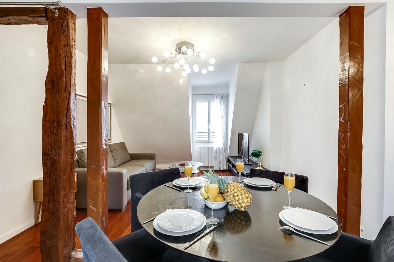 Apartment Private Apartment - Rue Cler - Eiffel Tower View Paris