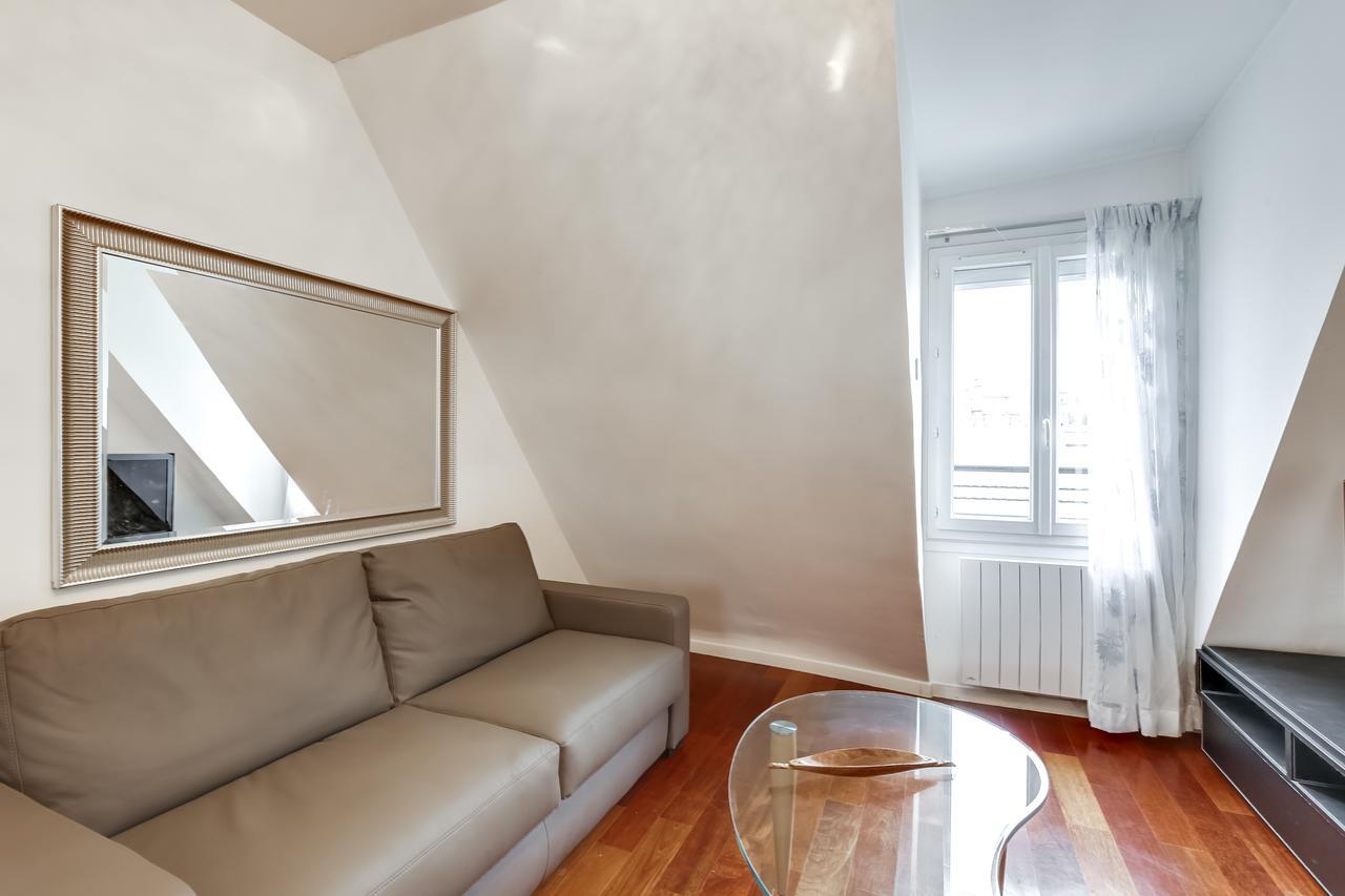 Private Apartment - Rue Cler - Eiffel Tower View Apartment Paris